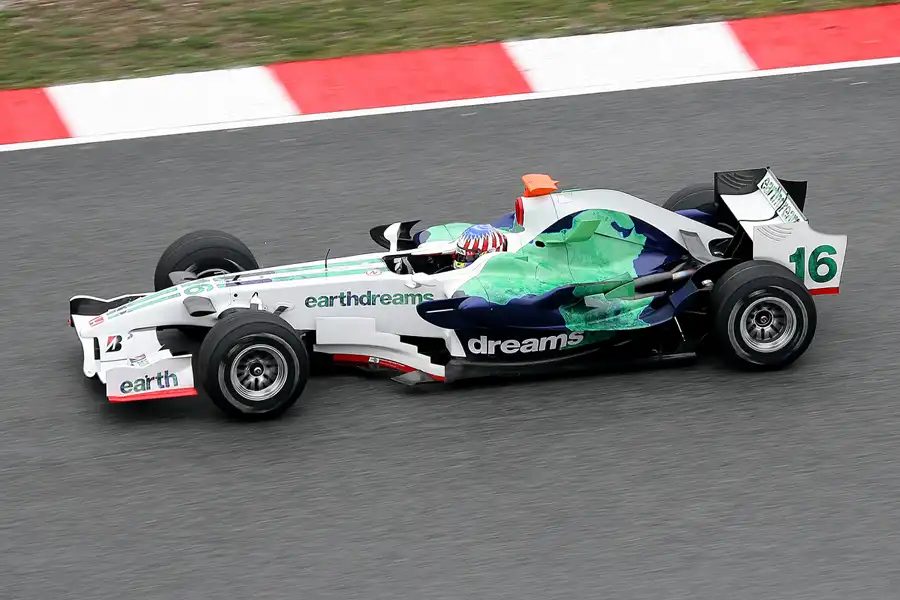 096 | 2008 | Barcelona | Honda RA108 | Alexander Wurz | © carsten riede fotografie