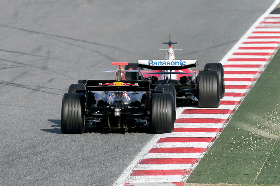 142 | 2008 | Barcelona | Red Bull-Renault RB4 + Toyota TF108 | Mark Webber + Timo Glock | © carsten riede fotografie