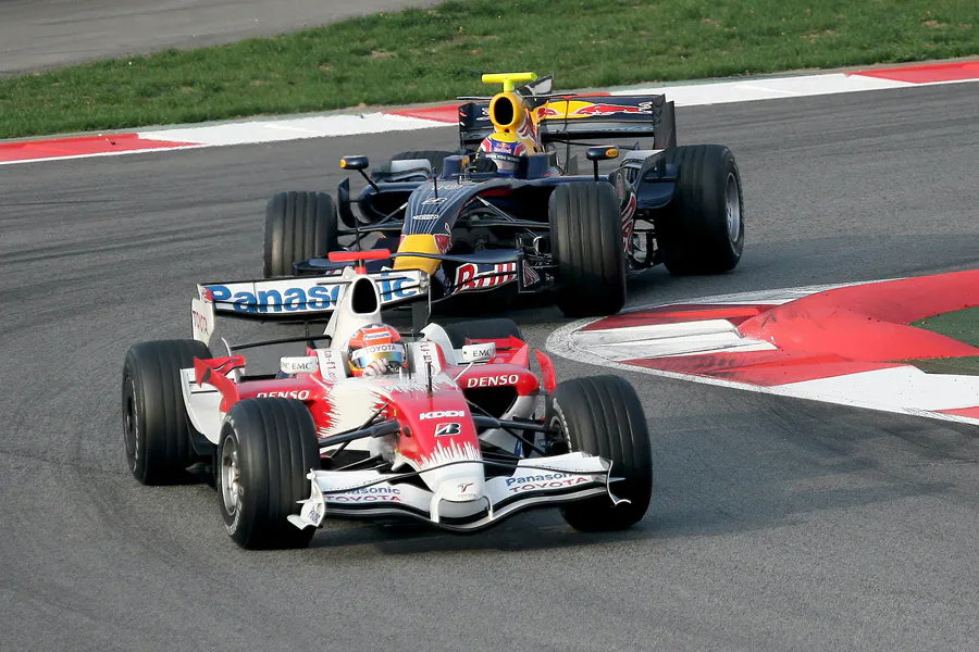 200 | 2008 | Barcelona | Toyota TF108 | Timo Glock + Red Bull-Renault RB4 | Mark Webber | © carsten riede fotografie