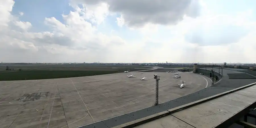 039 | 2008 | Berlin | Flughafen Tempelhof | © carsten riede fotografie