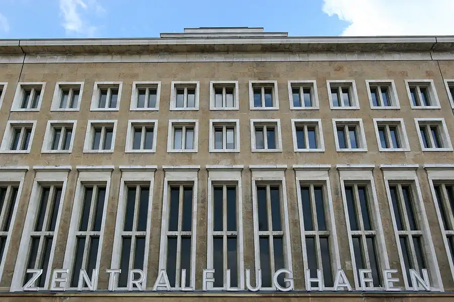 061 | 2008 | Berlin | Flughafen Tempelhof | © carsten riede fotografie