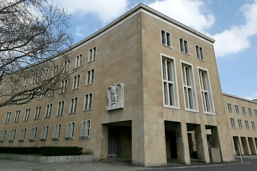 065 | 2008 | Berlin | Flughafen Tempelhof | © carsten riede fotografie