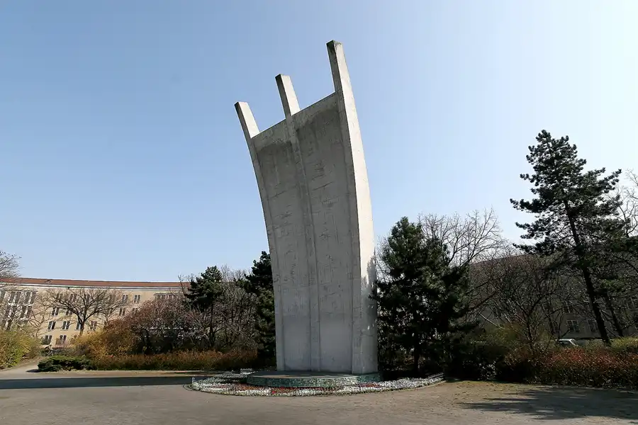 086 | 2008 | Berlin | Flughafen Tempelhof – Platz der Luftbrücke | © carsten riede fotografie