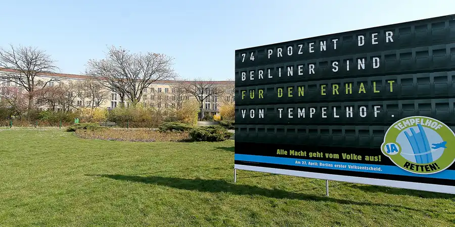 088 | 2008 | Berlin | Flughafen Tempelhof – Platz der Luftbrücke | © carsten riede fotografie