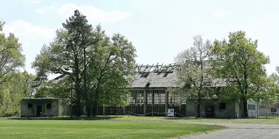 082 | 2008 | Elstal | Olympisches Dorf von 1936 – Die Schwimmhalle | © carsten riede fotografie