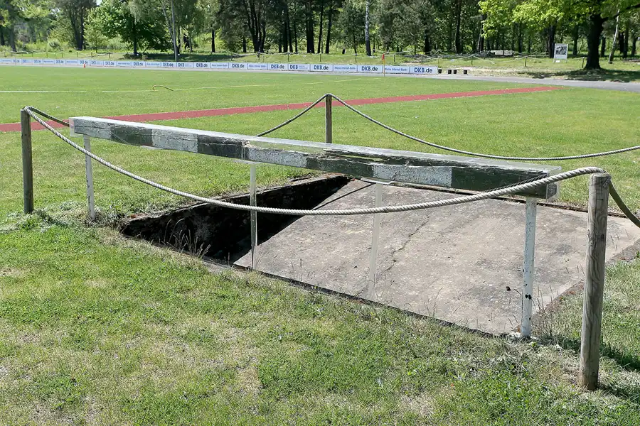 107 | 2008 | Elstal | Olympisches Dorf von 1936 – Weitsprunganlage | © carsten riede fotografie