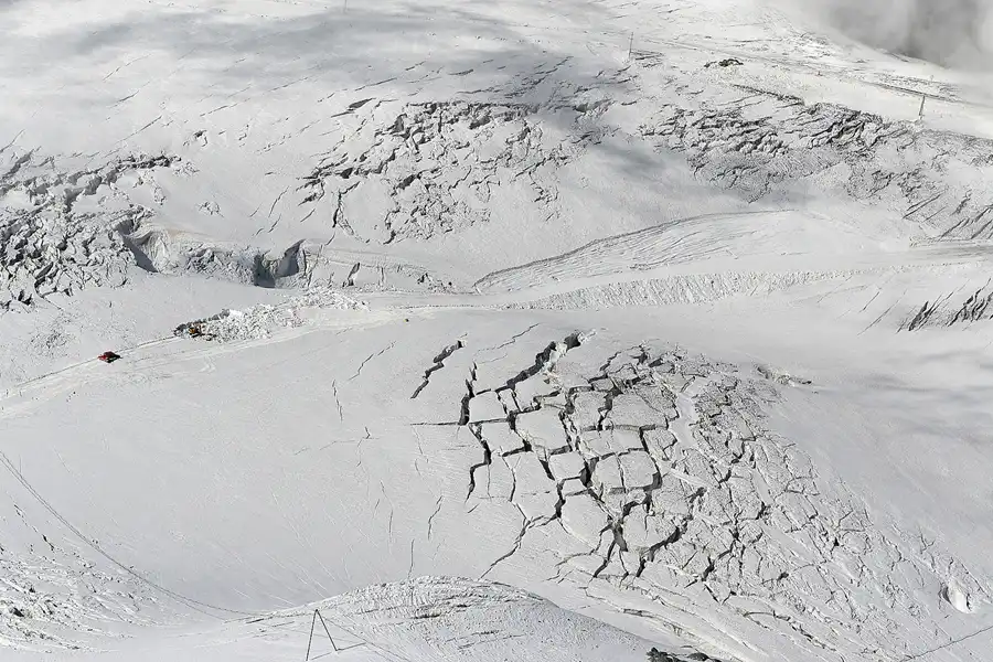 083 | 2008 | Zermatt | Blick vom Matterhorn glacier paradise – Höchster Punkt Europas der per Seilbahn erreichbar ist | © carsten riede fotografie