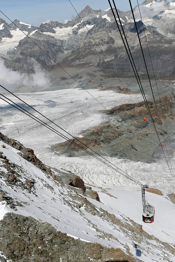 103 | 2008 | Zermatt | Blick vom Matterhorn glacier paradise – Höchster Punkt Europas der per Seilbahn erreichbar ist | © carsten riede fotografie