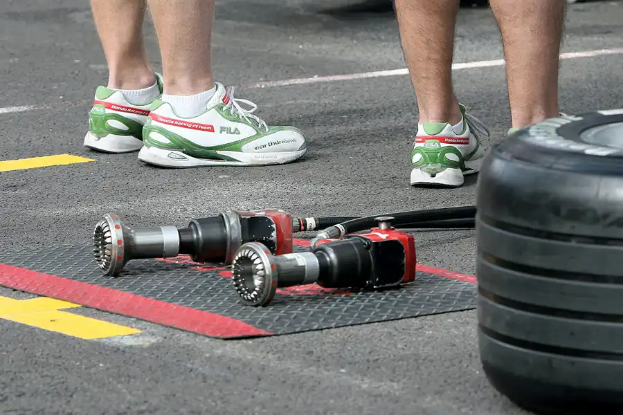 075 | 2008 | Spa-Francorchamps | Honda RA108 | © carsten riede fotografie