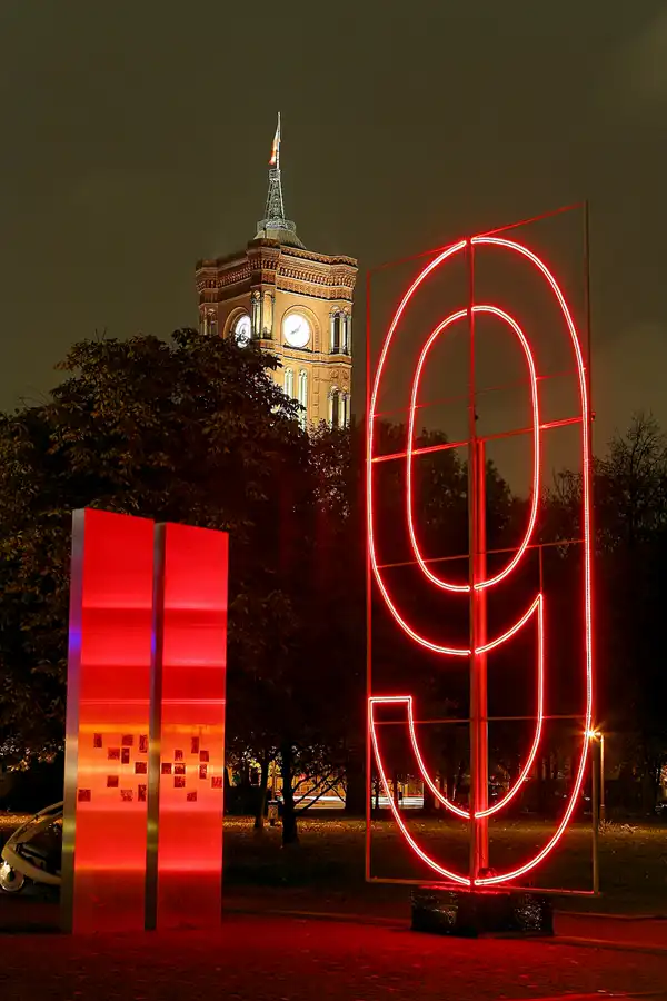 048 | 2008 | Berlin | Festival Of Lights – Marx-Engels-Forum + Berliner Rathaus | © carsten riede fotografie