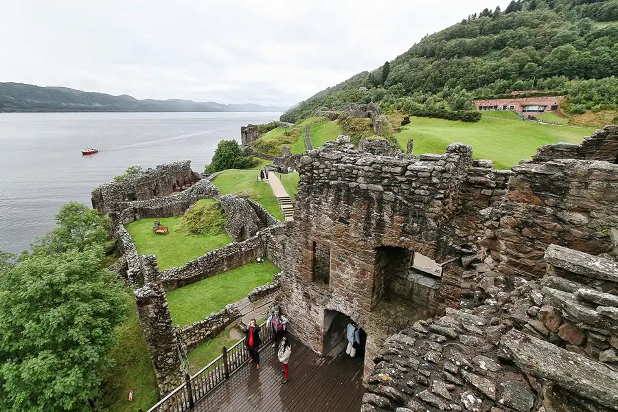 012 | 2009 | Urquhart Castle | © carsten riede fotografie