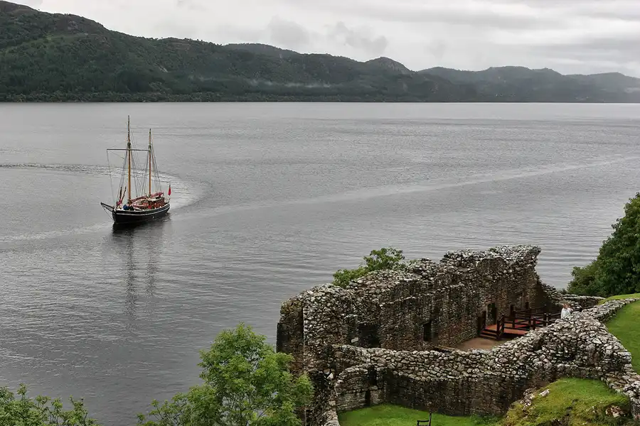 013 | 2009 | Urquhart Castle | © carsten riede fotografie