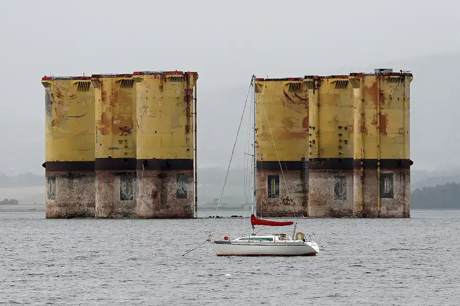108 | 2009 | Cromarty | Oil Rig | © carsten riede fotografie