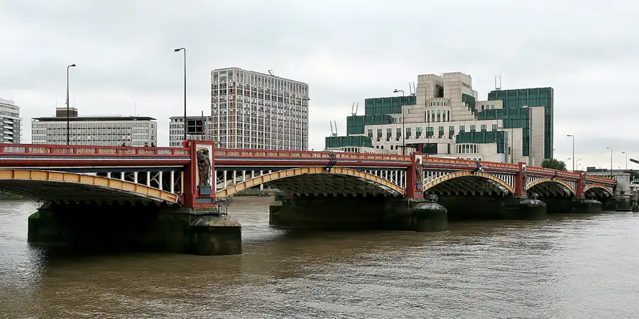 012 | 2009 | London | Vauxhall Bridge | © carsten riede fotografie