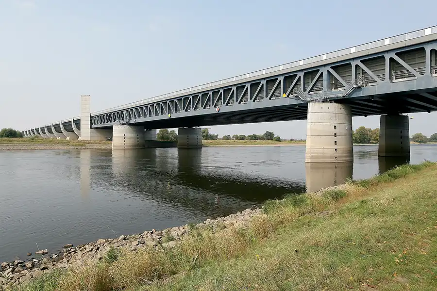 061 | 2009 | Magdeburg | Wasserstrassenkreuz | © carsten riede fotografie