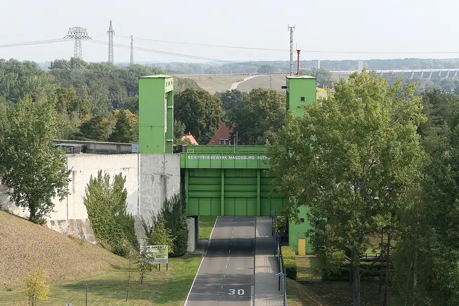 068 | 2009 | Magdeburg | Wasserstrassenkreuz – Schiffshebewerk Magdeburg-Rothensee | © carsten riede fotografie