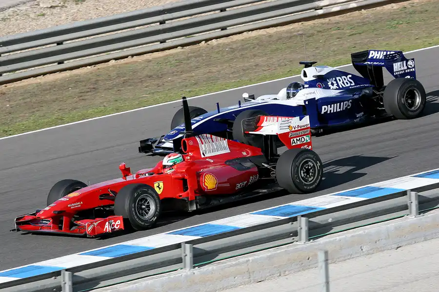 057 | 2009 | Jerez De La Frontera | Ferrari F60 | Pablo Sanchez Lopez + Williams-Toyota FW31 | Nico Hülkenberg | © carsten riede fotografie