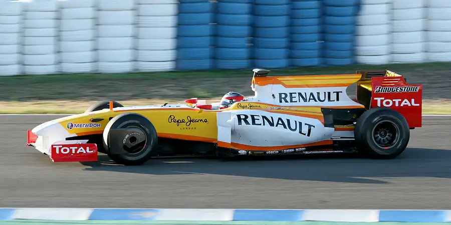 127 | 2009 | Jerez De La Frontera | Renault R29 | Bertrand Baguette | © carsten riede fotografie