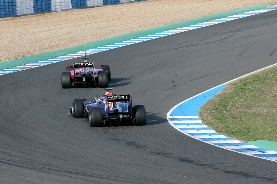 069 | 2009 | Jerez De La Frontera | Ferrari F60 | Marco Zipoli + Red Bull-Renault RB5 | Daniel Ricciardo | © carsten riede fotografie