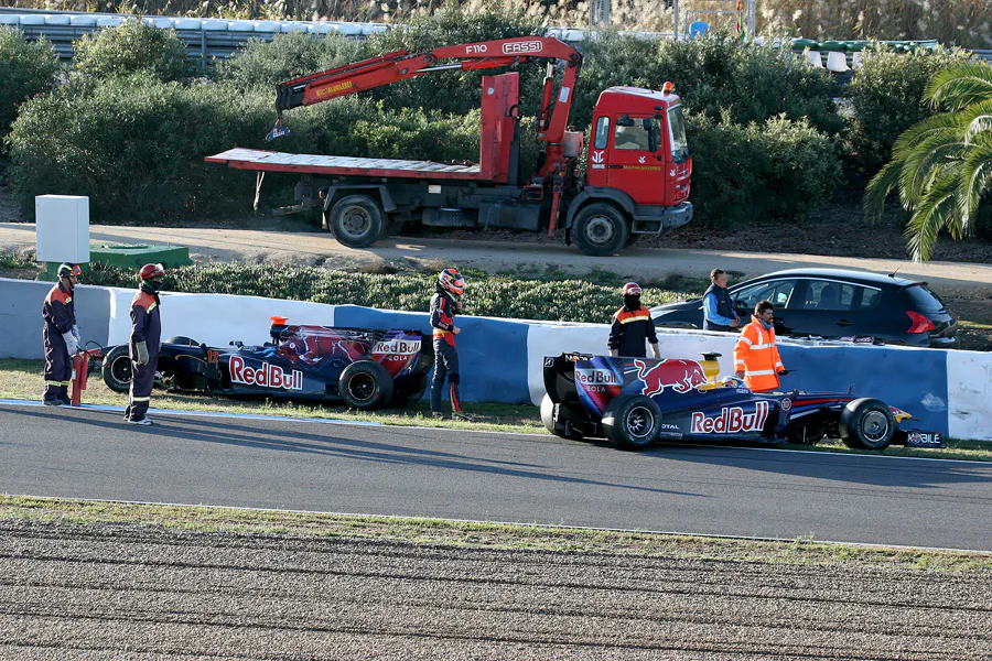 162 | 2009 | Jerez De La Frontera | Toro Rosso-Ferrari STR4 | Brendon Hartley + Red Bull-Renault RB5 | Daniel Ricciardo | © carsten riede fotografie