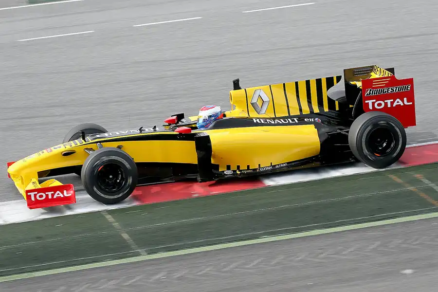 132 | 2010 | Barcelona | Renault R30 | Vitali Petrov | © carsten riede fotografie