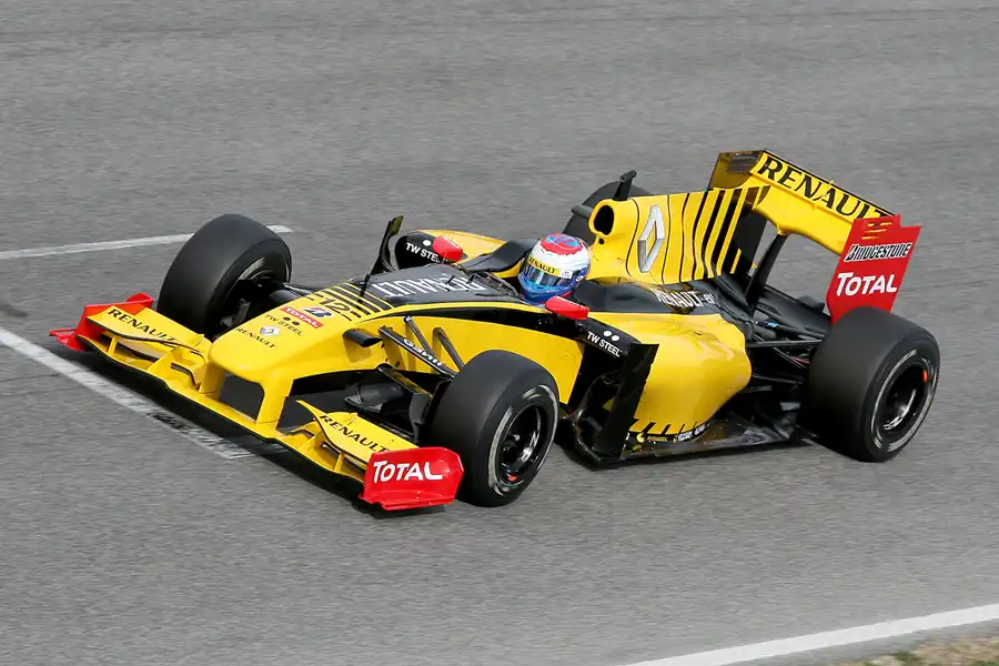 134 | 2010 | Barcelona | Renault R30 | Vitali Petrov | © carsten riede fotografie