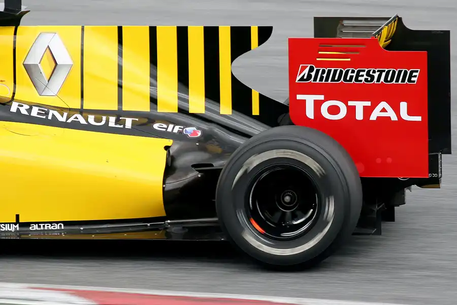 140 | 2010 | Barcelona | Renault R30 | Vitali Petrov | © carsten riede fotografie