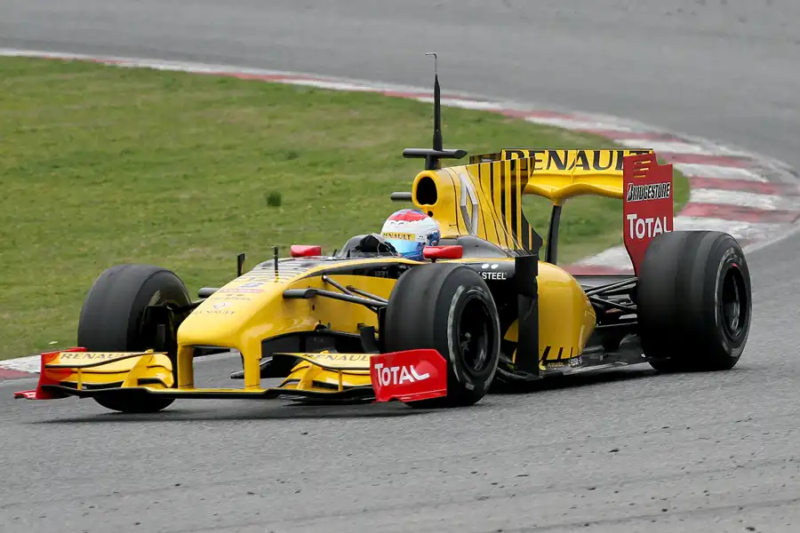 141 | 2010 | Barcelona | Renault R30 | Vitali Petrov | © carsten riede fotografie