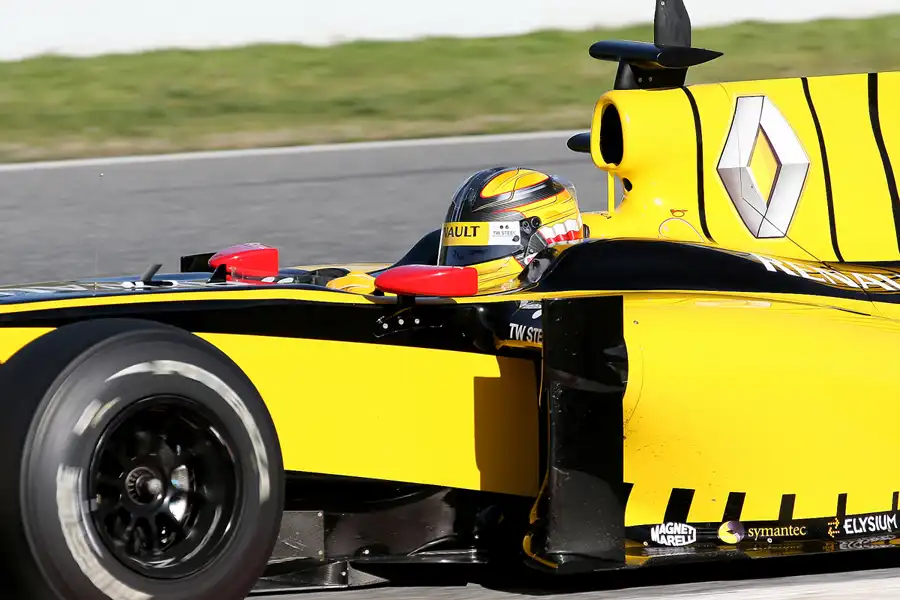 143 | 2010 | Barcelona | Renault R30 | Robert Kubica | © carsten riede fotografie