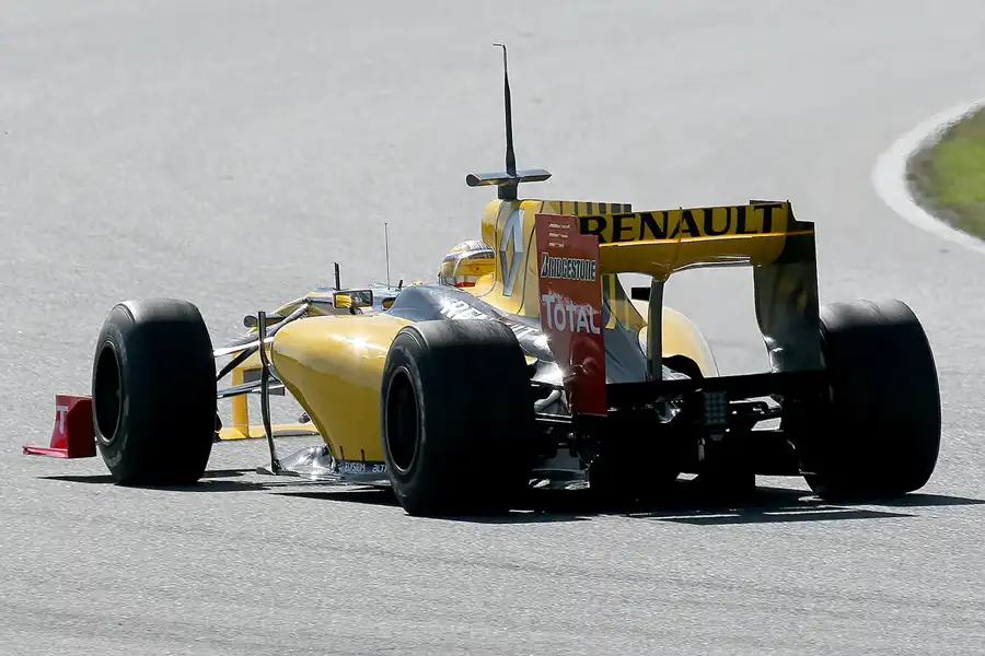146 | 2010 | Barcelona | Renault R30 | Robert Kubica | © carsten riede fotografie