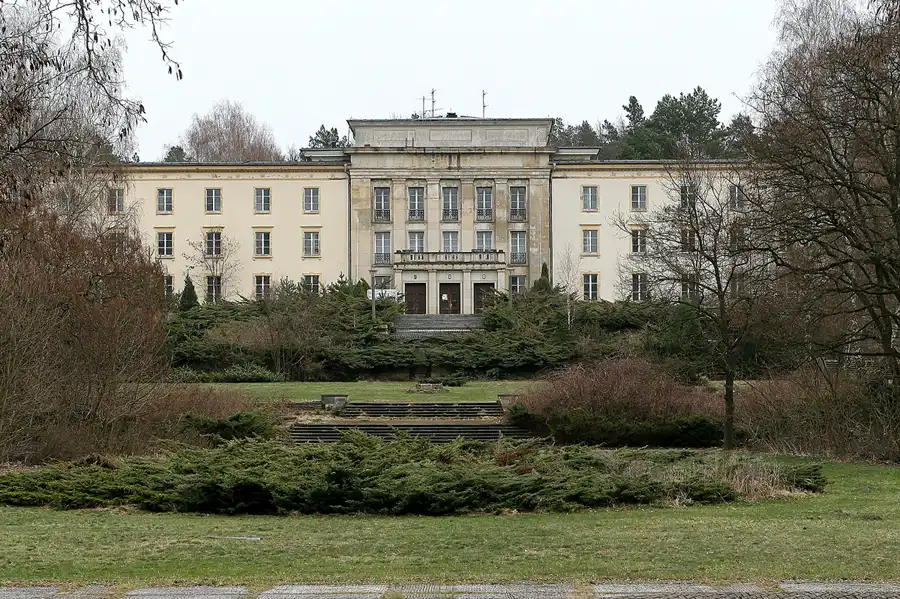 019 | 2010 | Bogensee | FDJ-Jugendhochschule | © carsten riede fotografie