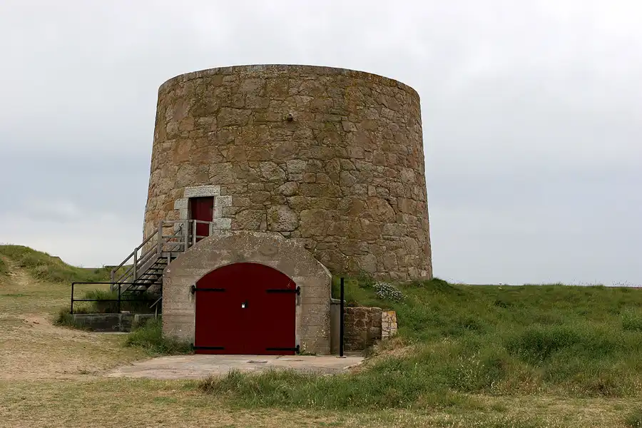 131 | 2010 | Jersey | St. Ouen`s Bay – Lewis Tower | © carsten riede fotografie