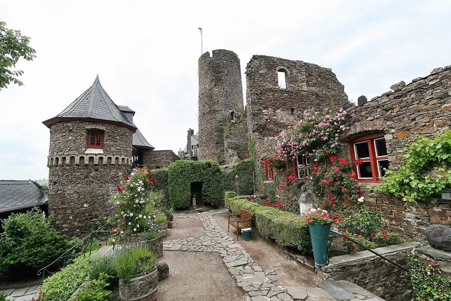 002 | 2010 | Alken | Burg Thurant | © carsten riede fotografie