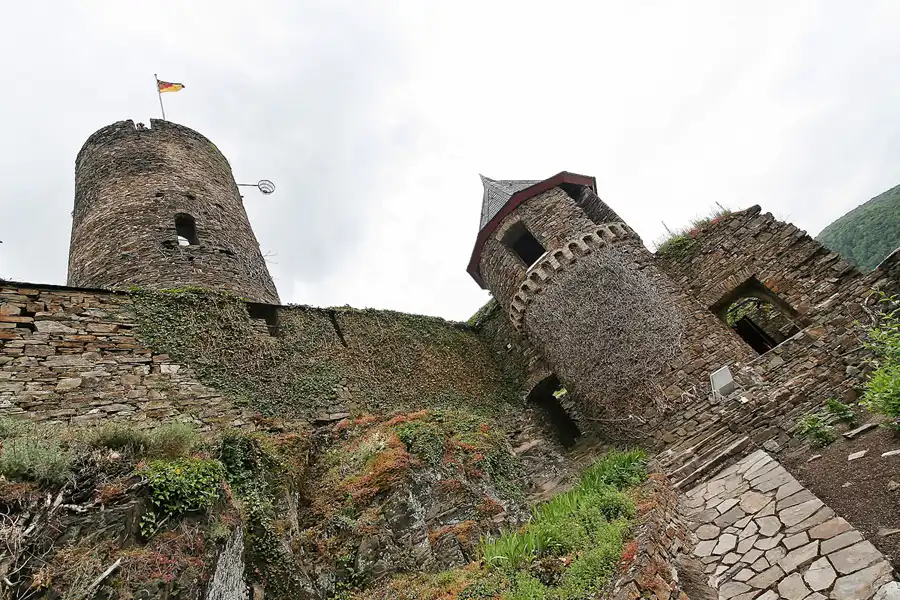 007 | 2010 | Alken | Burg Thurant | © carsten riede fotografie