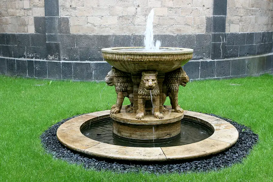 089 | 2010 | Maria Laach | © carsten riede fotografie