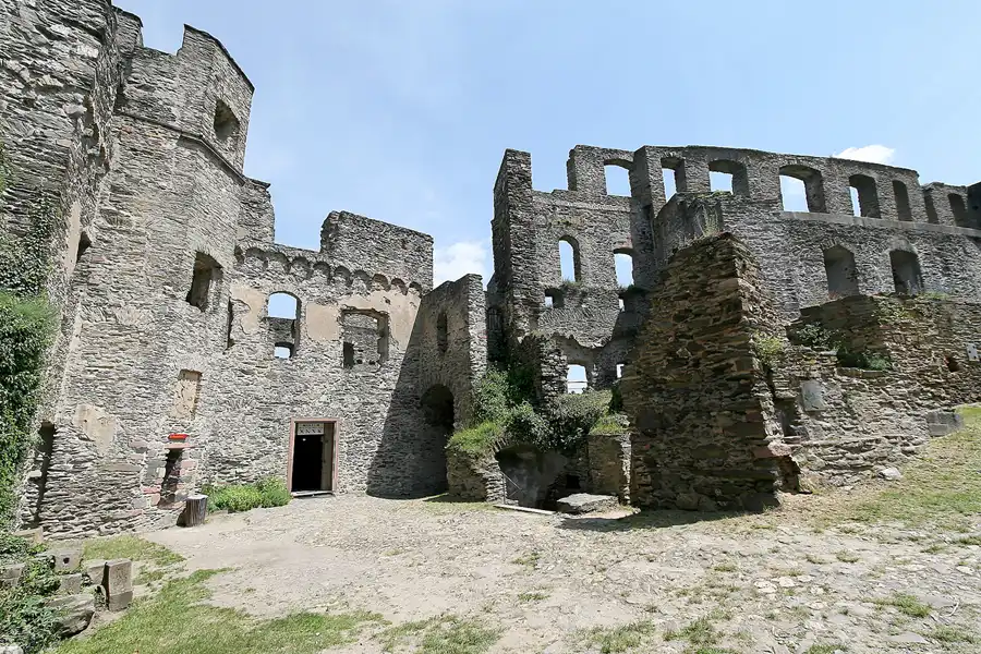 107 | 2010 | Sankt Goar | Burg Rheinfels | © carsten riede fotografie