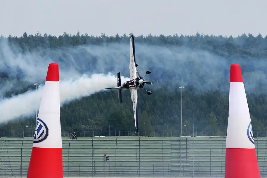 028 | 2010 | Eurospeedway | Red Bull Air Race – Martin Sonka | © carsten riede fotografie