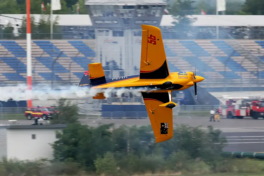 044 | 2010 | Eurospeedway | Red Bull Air Race – Matt Hall | © carsten riede fotografie