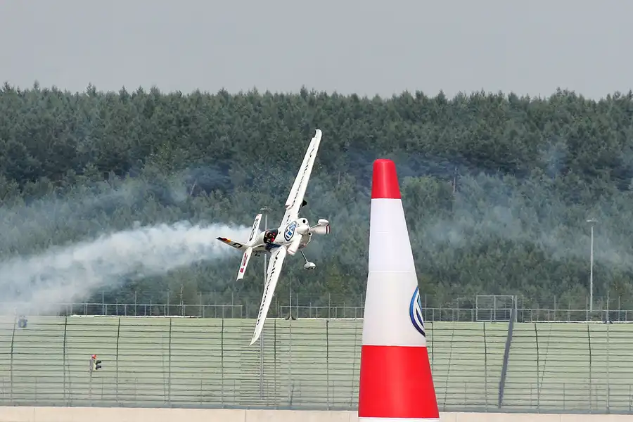053 | 2010 | Eurospeedway | Red Bull Air Race – Matthias Dolderer | © carsten riede fotografie