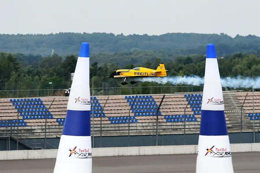 066 | 2010 | Eurospeedway | Red Bull Air Race – Nigel Lamb | © carsten riede fotografie
