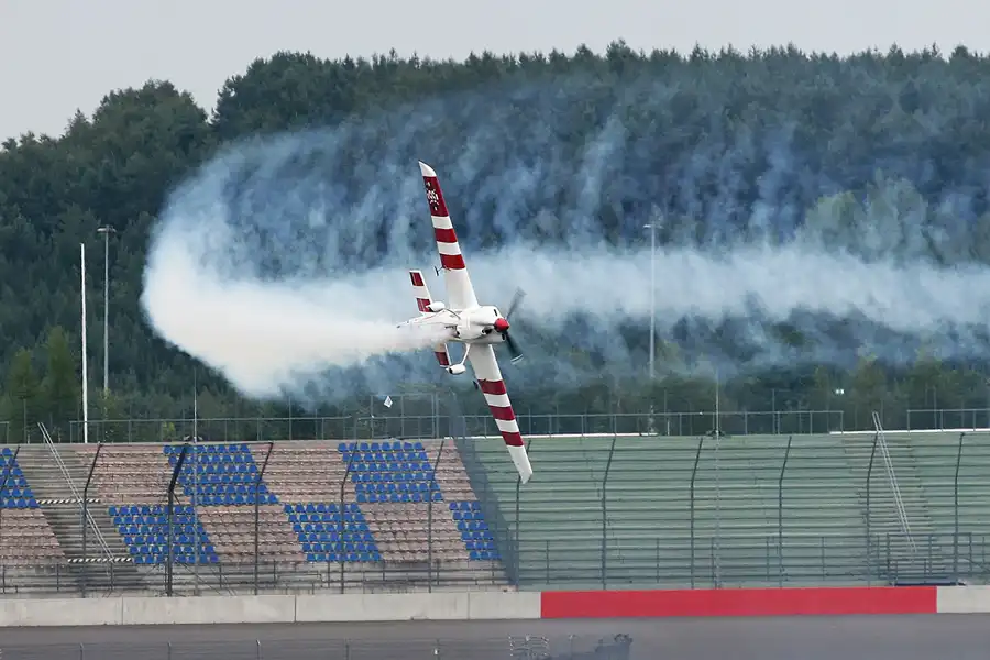 080 | 2010 | Eurospeedway | Red Bull Air Race – Paul Bonhomme | © carsten riede fotografie