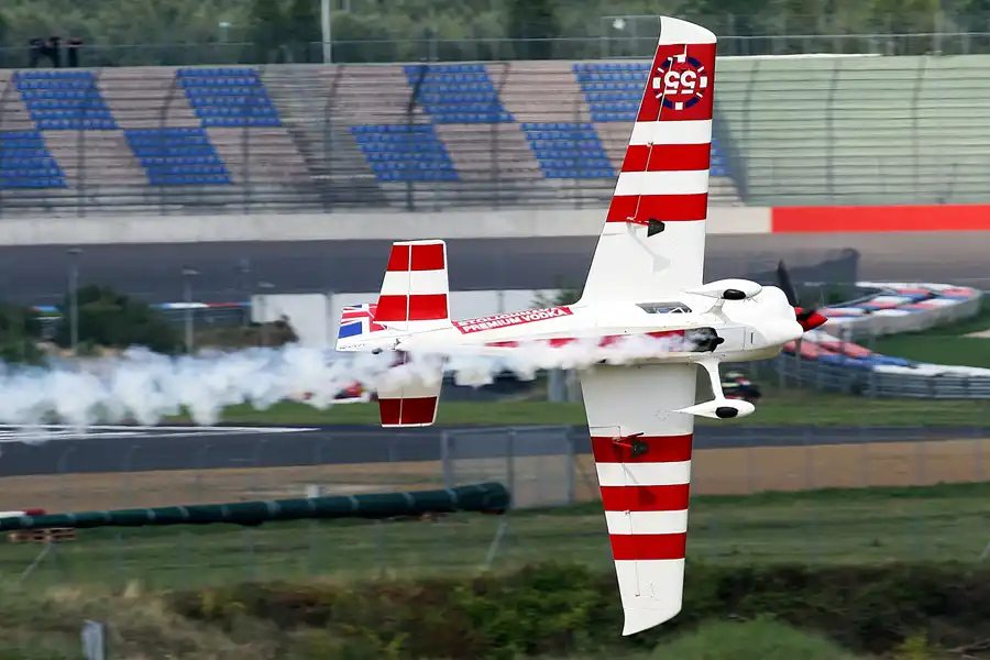 082 | 2010 | Eurospeedway | Red Bull Air Race – Paul Bonhomme | © carsten riede fotografie
