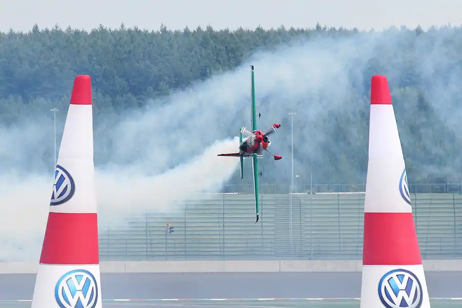 086 | 2010 | Eurospeedway | Red Bull Air Race – Pete McLeod | © carsten riede fotografie