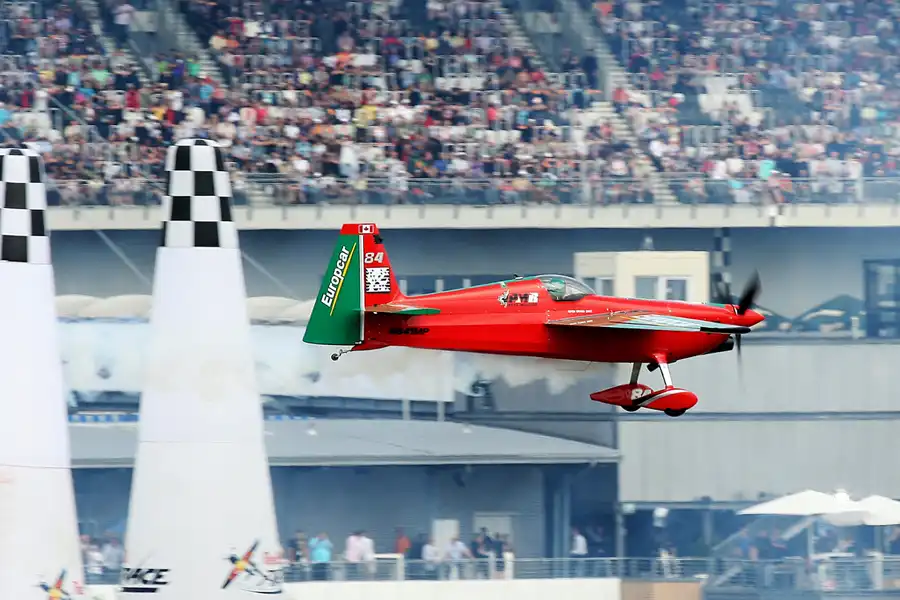 087 | 2010 | Eurospeedway | Red Bull Air Race – Pete McLeod | © carsten riede fotografie