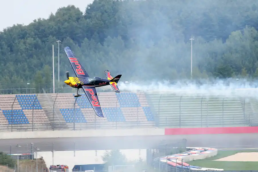 090 | 2010 | Eurospeedway | Red Bull Air Race – Peter Besenyei | © carsten riede fotografie