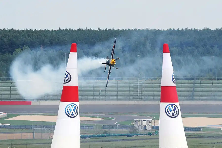 091 | 2010 | Eurospeedway | Red Bull Air Race – Peter Besenyei | © carsten riede fotografie