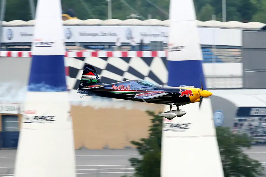 093 | 2010 | Eurospeedway | Red Bull Air Race – Peter Besenyei | © carsten riede fotografie