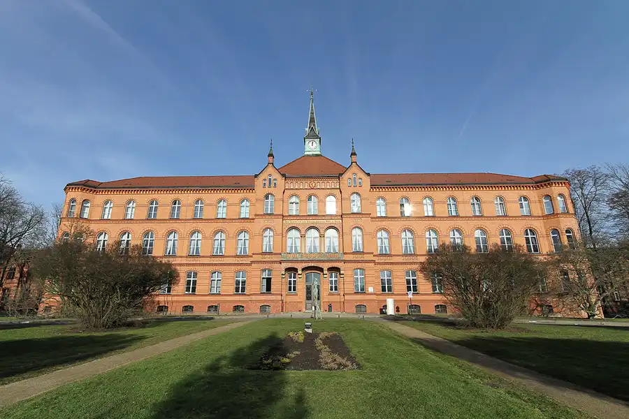 022 | 2011 | Berlin | Krankenhaus Königin Elisabeth Herzberge | © carsten riede fotografie