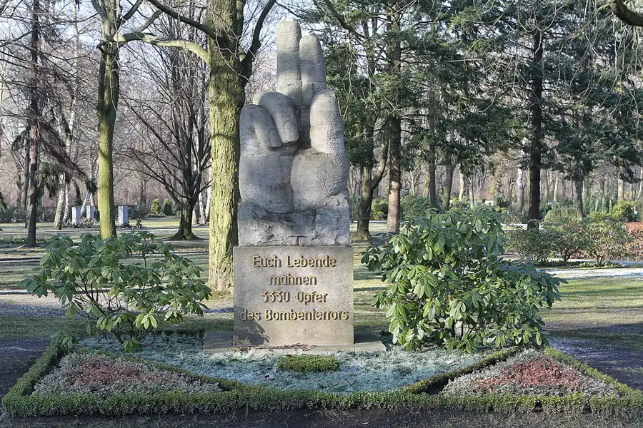 048 | 2011 | Berlin | Parkfriedhof | © carsten riede fotografie