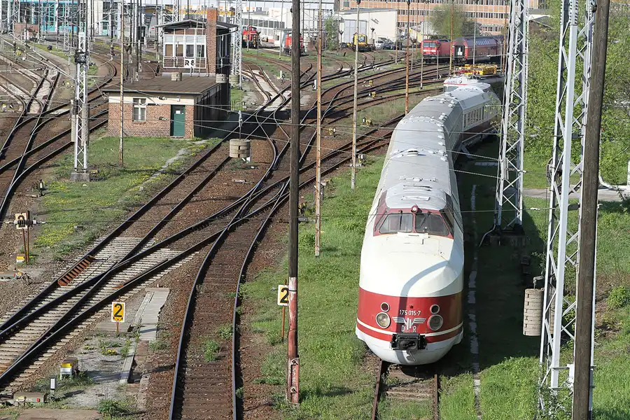 076 | 2011 | Berlin | Bahnhof Lichtenberg | © carsten riede fotografie